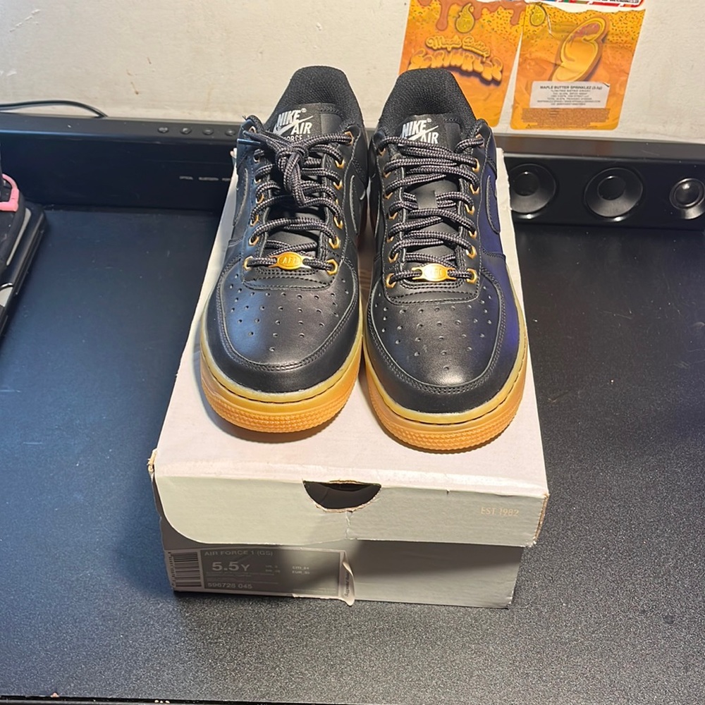 * Never Worn* Air Force 1 (GS) Black and Gum - Picture 4 of 10